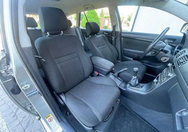 Toyota Avensis cena 14800 przebieg: 164000, rok produkcji 2006 z Radom małe 191
